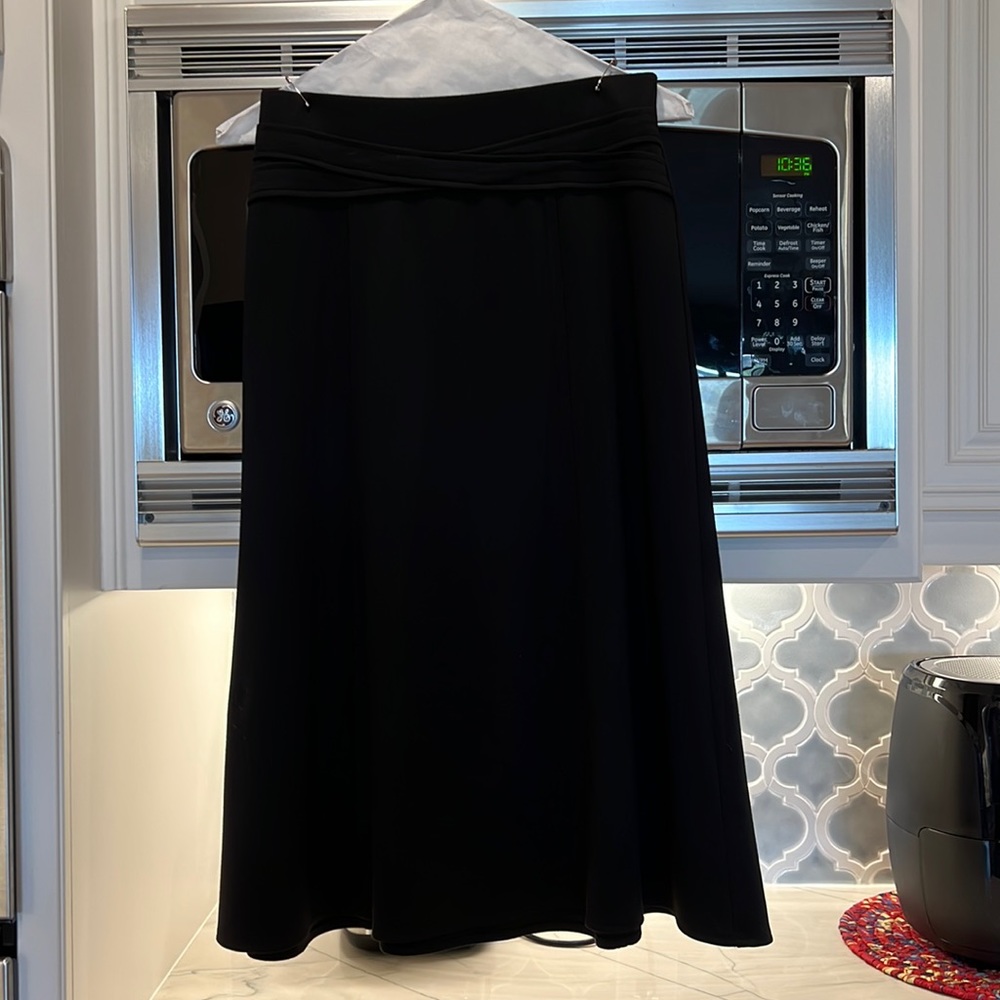 Dressbarn XS Elastic Waist Flare Skirt